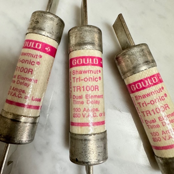 Lot of 3 Gould Shawmut TR100R Tri-onic Dual Element Time Delay Fuse 100A 250VAC - Picture 2 of 12
